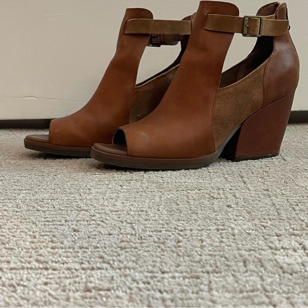 KORKS leather shoes